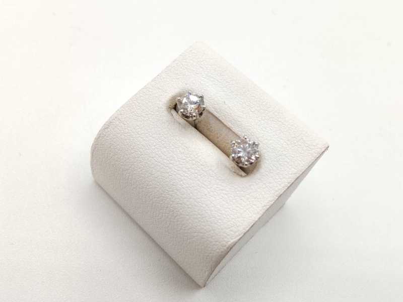 ダイヤモンド買取 ピアス Pt900 ダイヤ　